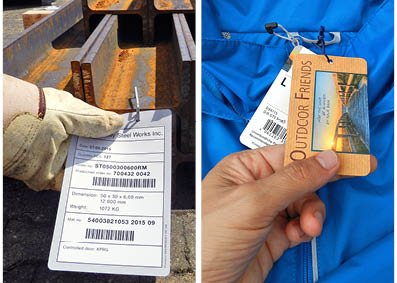 Anhängeetiketten an Metallbauteil und blauer Jacke